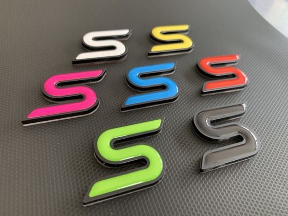 S Perspex Badge with Gel Inlay